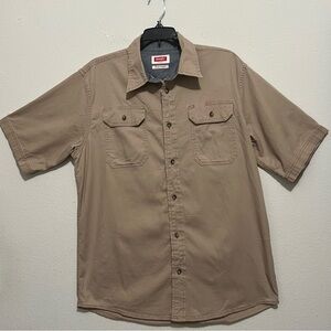 Wrangler Men's Brown Casual Button-Down Shirt size Medium
